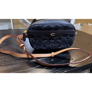 Coach Signature Denim Convertible (Crossbody Bag /Waist Pouch) Belt Bag F58550